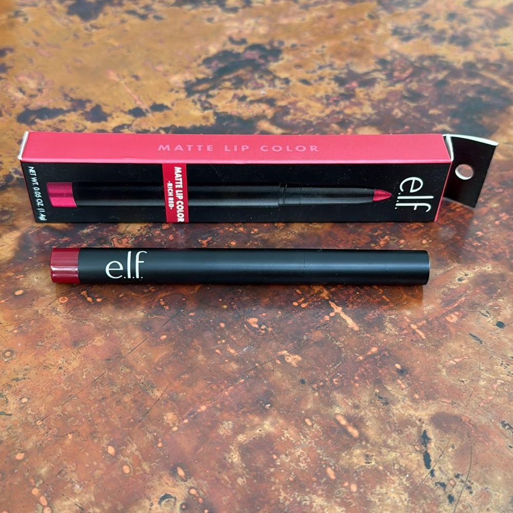 e.l.f. MATTE LIP COLOR IN "RICH RED" CRAYON TONE #82466 WITH SHARPENER - Picture 3 of 5